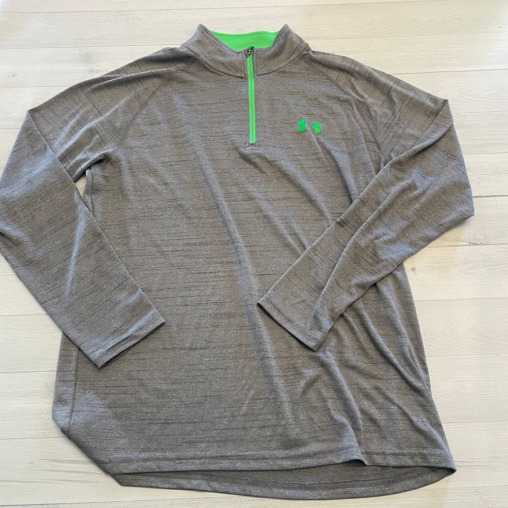 Under armour mens pullover size medium